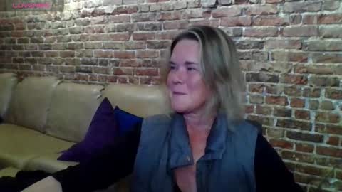 Gwendolyn online show from 04-30-26, 03:35