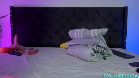 Snapshot of glektragray chatting on 02-24-25, 08:49 Glektra Gray online show from 02-24-25, 08:49