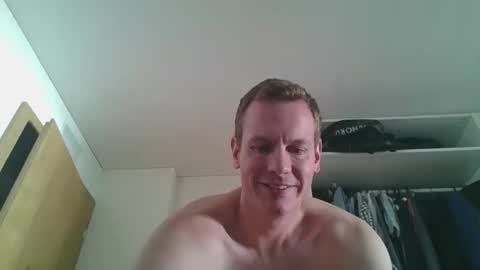 Snapshot of glen_1987 chatting on 10-24-25, 08:44 Mike 1987 online show from 10-24-25, 08:44