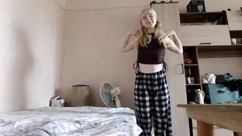 Laura online show from 04-09-26, 07:14