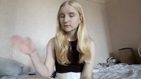 Laura online show from 04-10-26, 11:04