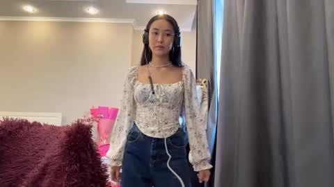 Mia online show from 03-16-26, 10:52