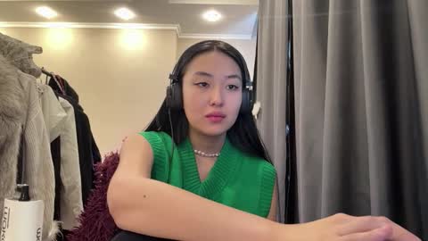 Mia online show from 03-19-26, 09:13