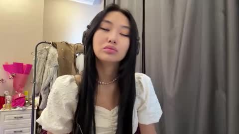 Mia online show from 03-24-26, 09:36