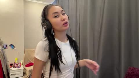 Mia online show from 03-30-26, 11:33