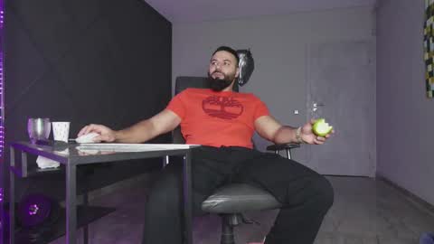 Matthew .. for short call me Matt online show from 11-26-25, 04:02