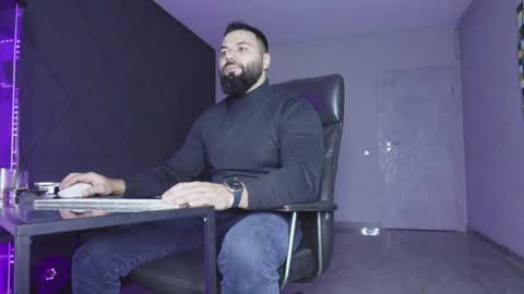 Matthew .. for short call me Matt online show from 12-16-25, 07:41