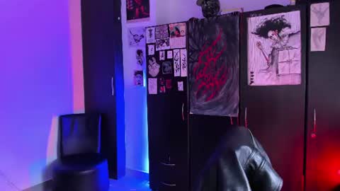 Snapshot of glitch_doll chatting on 07-10-26, 07:27 NYX online show from 07-10-26, 07:27