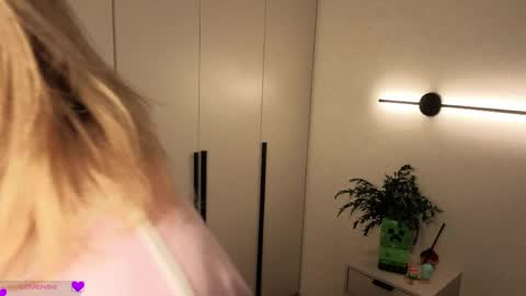 Snapshot of glitchyangel chatting on 04-08-26, 03:39 Miroslava friends call me Mira online show from 04-08-26, 03:39