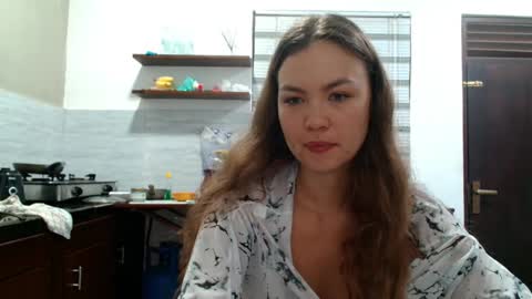 glitter_doll online show from 11-08-25, 09:09