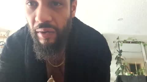 Snapshot of globalmovement chatting on 01-24-25, 08:00 globalmovement online show from 01-24-25, 08:00