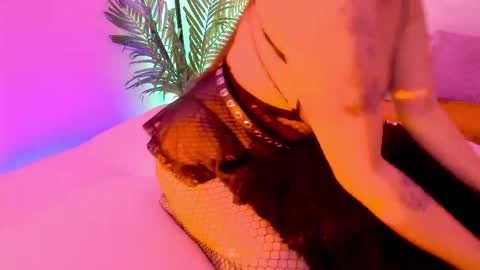 Mimi online show from 10-25-25, 06:02