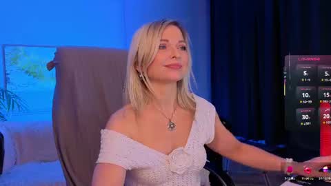 Snapshot of gloria_lovely chatting on 07-16-26, 11:38 Gloria online show from 07-16-26, 11:38