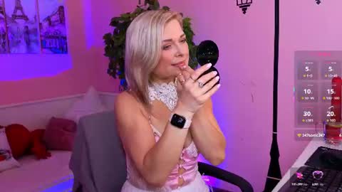 Snapshot of gloria_lovely chatting on 07-21-26, 11:01 Gloria online show from 07-21-26, 11:01