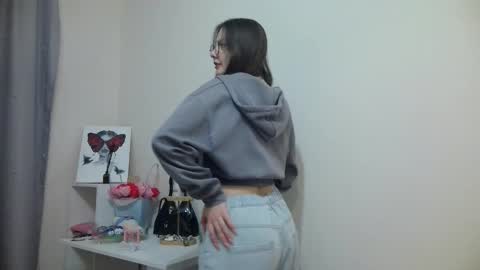 Gloria online show from 02-06-26, 04:10