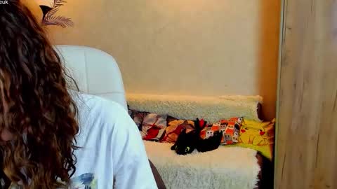 Gloria Wood online show from 11-13-25, 04:50