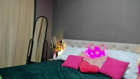gloriaa_scott online show from 05-05-26, 01:13