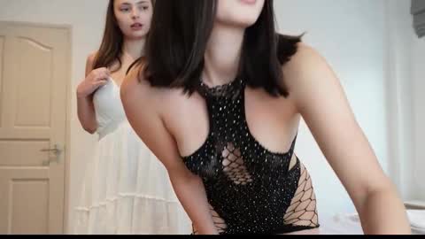 Snapshot of gloriamillss chatting on 10-31-25, 11:39 Gloria online show from 10-31-25, 11:39