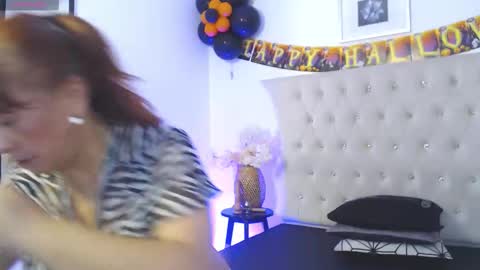 Snapshot of glory_shine chatting on 10-12-25, 12:26 Glory online show from 10-12-25, 12:26