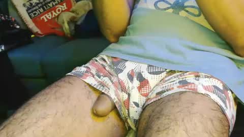 Snapshot of glossyshaft chatting on 12-11-24, 12:23 Llusef online show from 12-11-24, 12:23