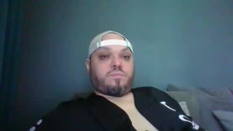 Snapshot of glusgan chatting on 03-19-26, 09:02 Your boy online show from 03-19-26, 09:02