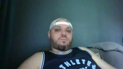 Snapshot of glusgan chatting on 04-17-26, 07:22 Your boy online show from 04-17-26, 07:22