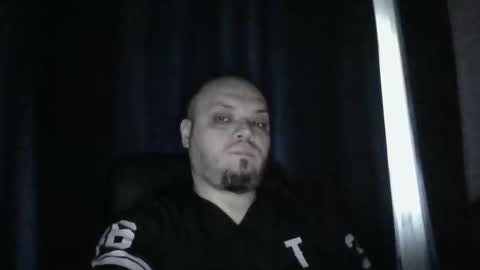 Snapshot of glusgan chatting on 05-11-26, 02:50 Your boy online show from 05-11-26, 02:50