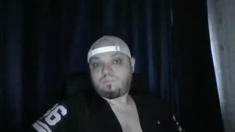 Snapshot of glusgan chatting on 05-12-26, 02:52 Your boy online show from 05-12-26, 02:52
