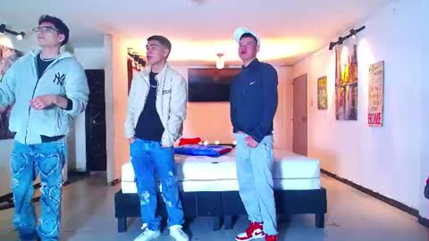 THOMAS AND DAMIAND online show from 06-26-26, 05:12