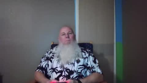 Snapshot of gnomebeard chatting on 03-07-25, 01:20 Gnomebeard online show from 03-07-25, 01:20