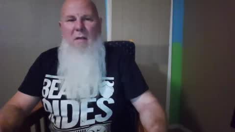 Snapshot of gnomebeard chatting on 03-11-25, 12:22 Gnomebeard online show from 03-11-25, 12:22