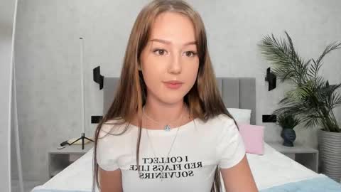 Lina online show from 10-23-25, 08:46