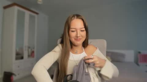 Lina online show from 10-28-25, 08:40