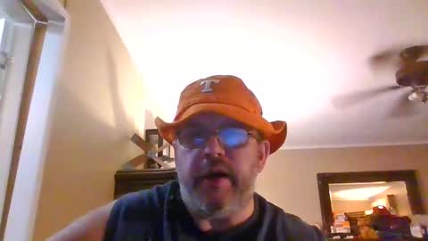 Snapshot of gobey33 chatting on 10-05-25, 07:17 IDKIDCIDGAF online show from 10-05-25, 07:17