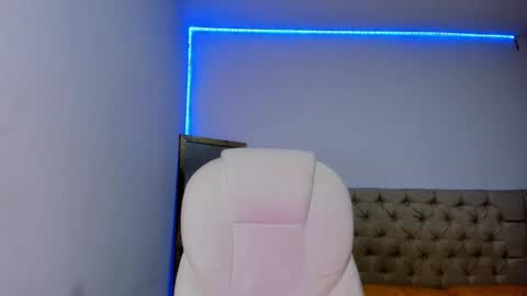 Snapshot of goddess_ariluz chatting on 12-21-24, 09:58 Ariluz online show from 12-21-24, 09:58