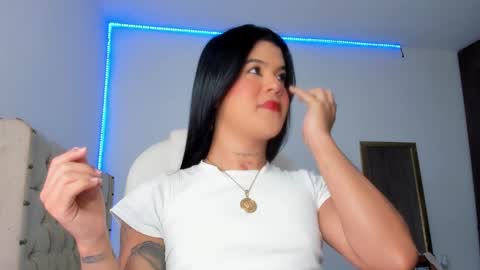 Snapshot of goddess_ariluz chatting on 02-03-25, 07:31 Ariluz online show from 02-03-25, 07:31