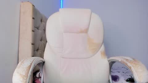 Snapshot of goddess_ariluz chatting on 02-21-25, 10:15 Ariluz online show from 02-21-25, 10:15