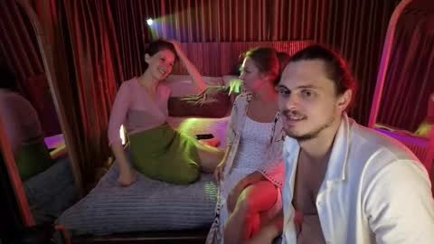   330 UTC2 girls   online show from 11-07-25, 03:17