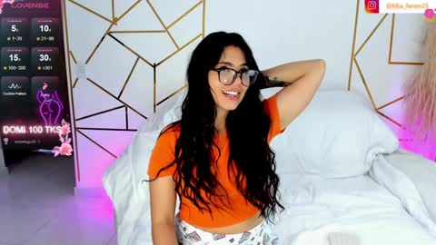 Mia online show from 12-30-24, 04:31