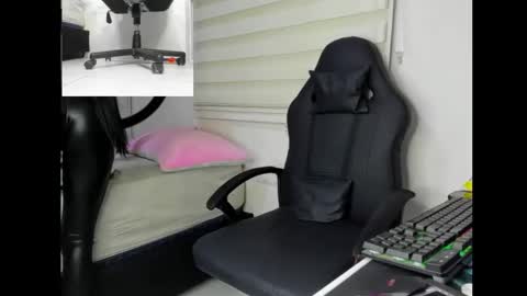 goddess_of_pigs online show from 12-20-25, 10:50