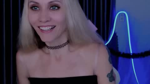 Katarina online show from 01-08-26, 01:24