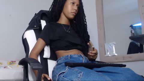 Snapshot of goddess_valen chatting on 11-17-25, 06:24 goddess_valen online show from 11-17-25, 06:24