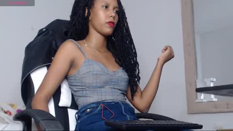 Snapshot of goddess_valen chatting on 11-25-25, 04:18 goddess_valen online show from 11-25-25, 04:18