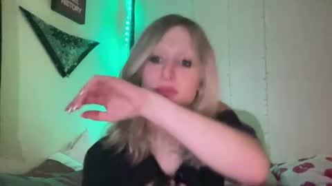 Snapshot of goddessalison chatting on 01-09-26, 02:14 goddessalison online show from 01-09-26, 02:14