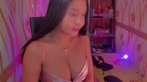 Snapshot of goddessbarbiecum4u chatting on 12-31-24, 04:49 Barbie Brown online show from 12-31-24, 04:49