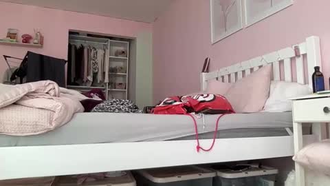 Snapshot of goddesselxo chatting on 05-27-26, 05:43 Goddess L online show from 05-27-26, 05:43