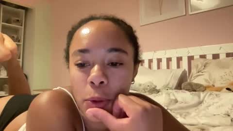 Snapshot of goddesselxo chatting on 06-06-26, 01:00 Goddess L online show from 06-06-26, 01:00