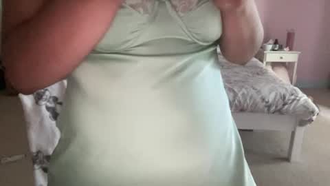 Snapshot of goddesselxo chatting on 06-19-26, 08:07 Goddess L online show from 06-19-26, 08:07