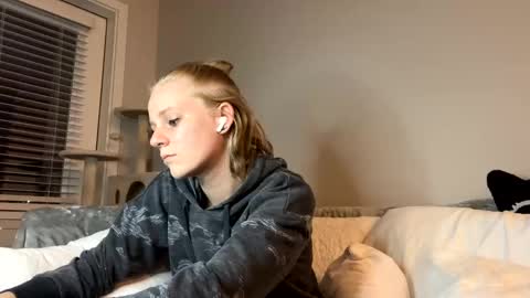 Snapshot of goddessfeyaa chatting on 12-12-24, 02:37 feyaa22 online show from 12-12-24, 02:37
