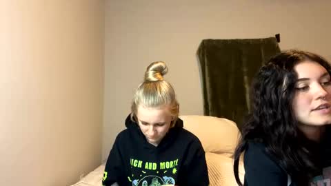 Snapshot of goddessfeyaa chatting on 12-13-24, 11:39 feyaa22 online show from 12-13-24, 11:39